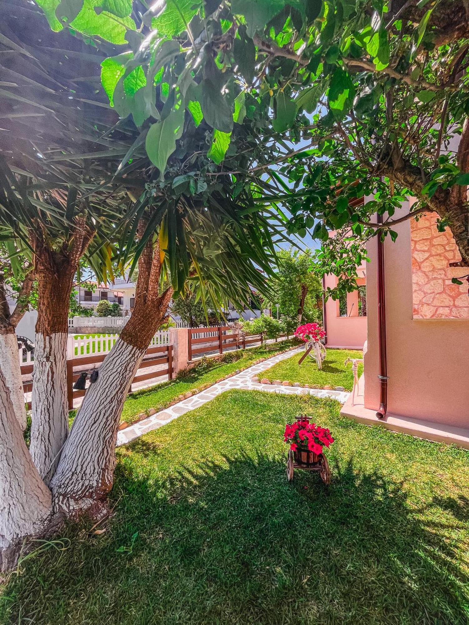 Liogerma Apartments Пефкохори Екстериор снимка